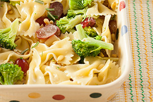 Broccolipastasalade